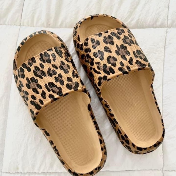 Leopard Cloud Foam slides - Picture 3 of 3